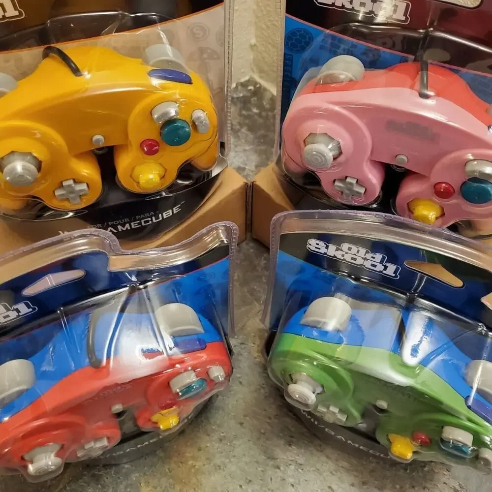 4 Gamecube Controllers - 4 Colors Bundle (NEW), Red Green Orange Pink - Nintendo